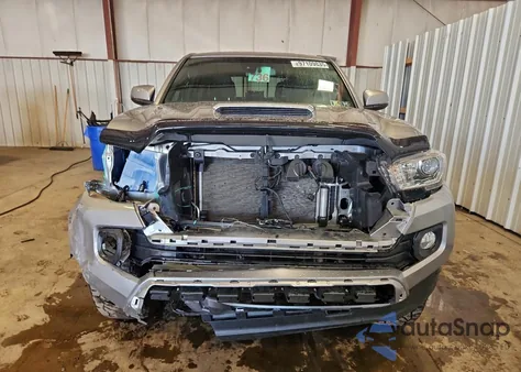 2021 Toyota Tacoma Double Cab z USA, uszkodzony, nr VIN 3TYCZ5ANXMT032293